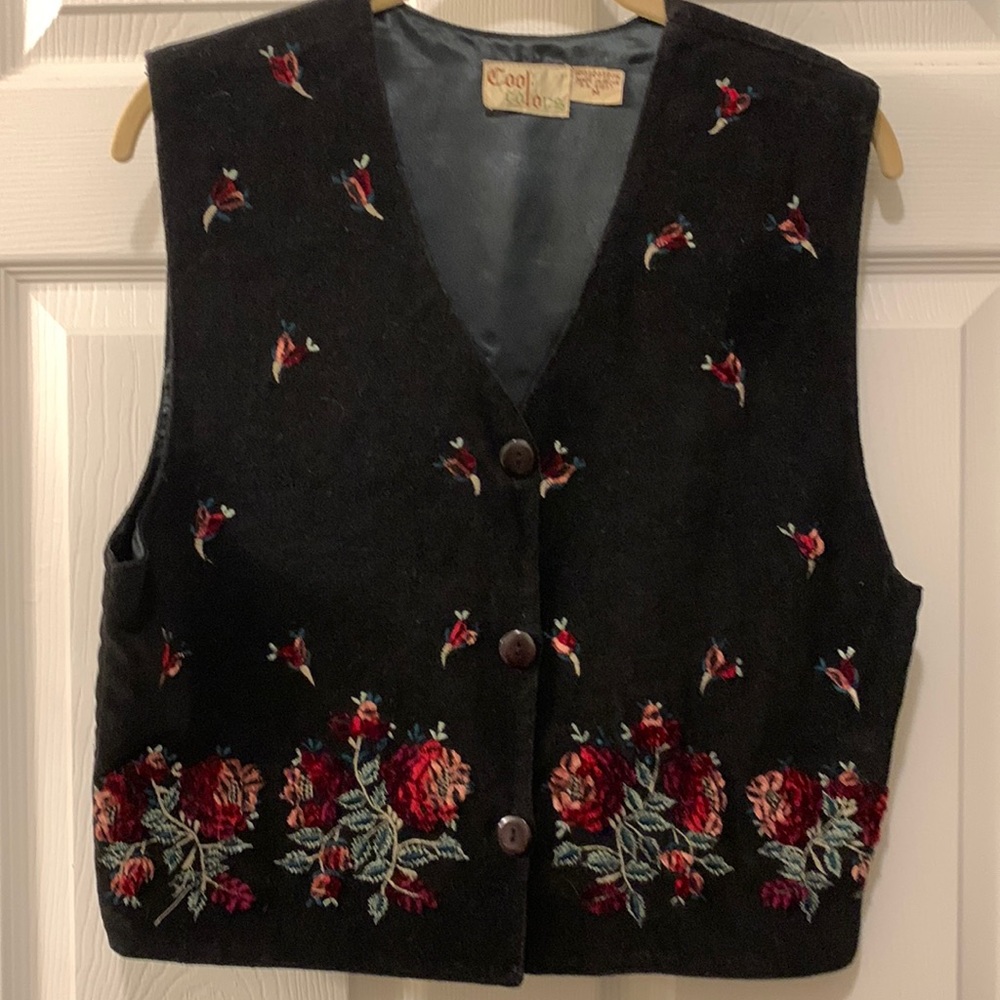 VINTAGE COOL COLORS BLACK VELVET VEST /wRED FLORAL EMBROIDERY SZ M LINED COTTON